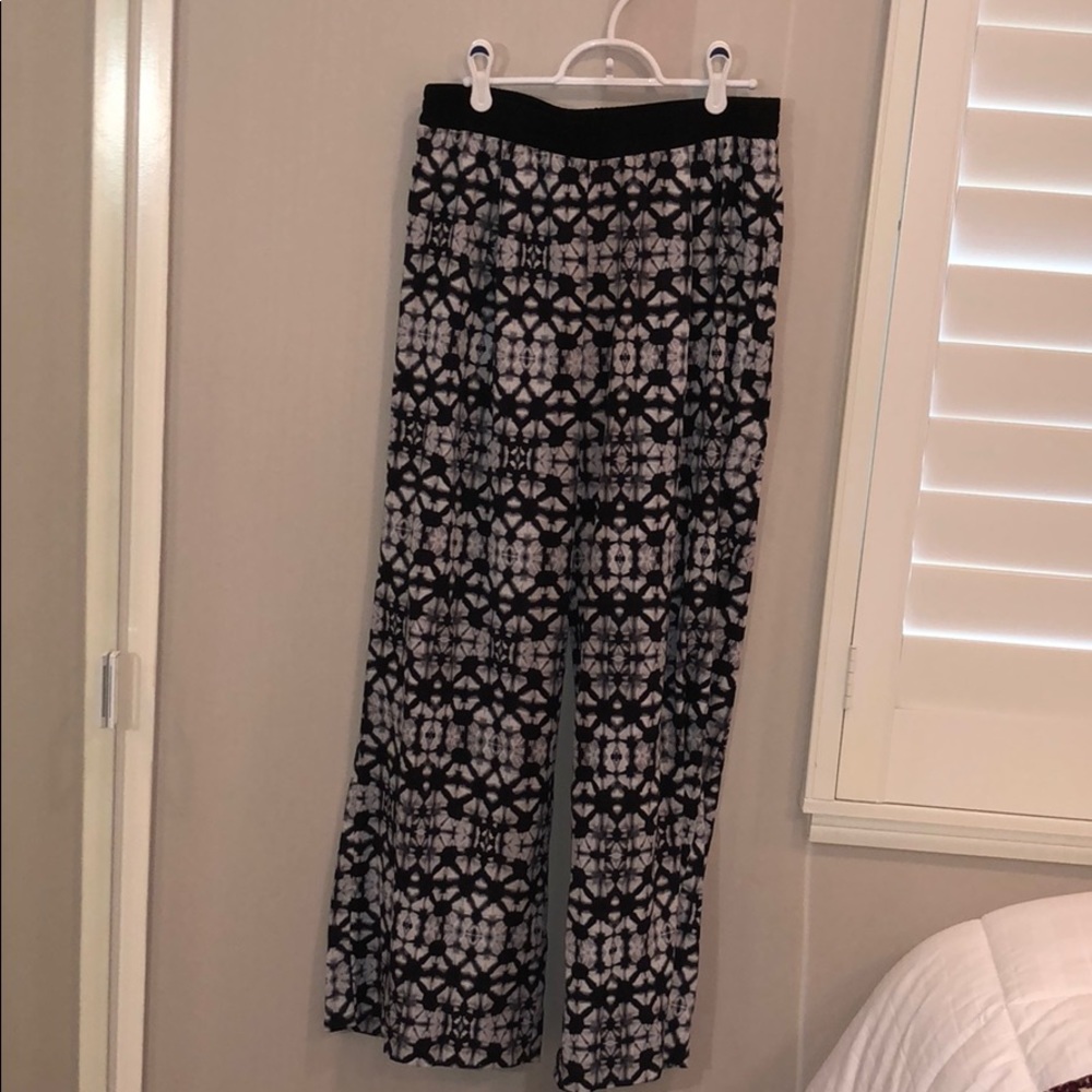Black and White Elastic Flowy Pants